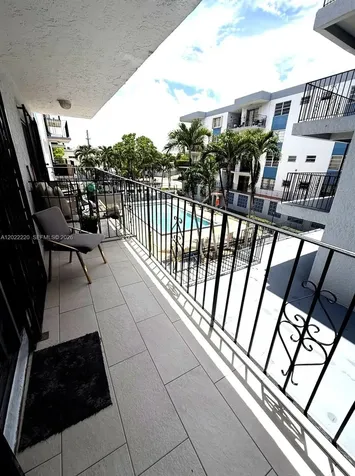 1635 W 44th Place Hialeah FL 33012