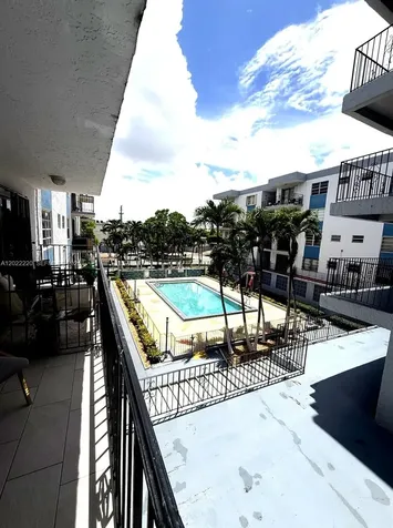 1635 W 44th Place Hialeah FL 33012