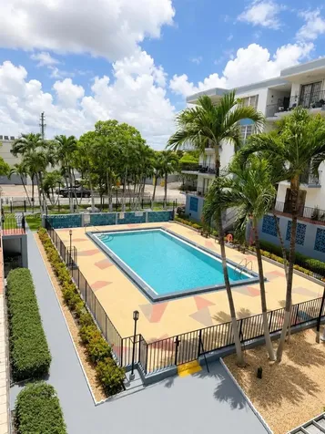 1635 W 44th Place Hialeah FL 33012