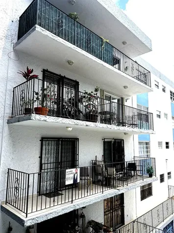 1635 W 44th Place Hialeah FL 33012