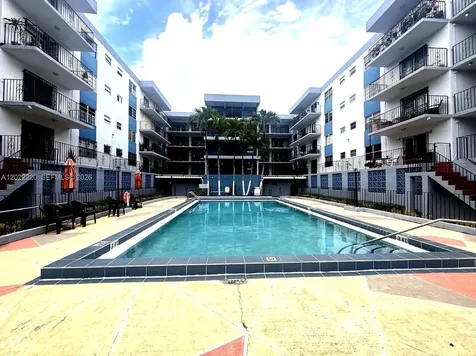 1635 W 44th Place Hialeah FL 33012
