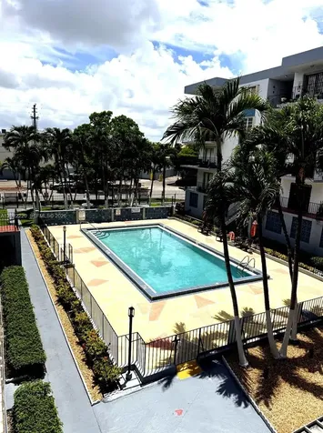 1635 W 44th Place Hialeah FL 33012