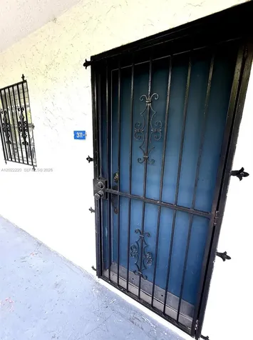 1635 W 44th Place Hialeah FL 33012