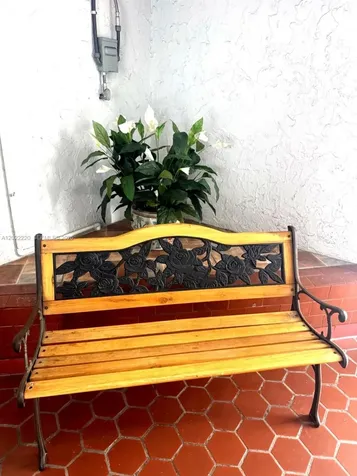 1635 W 44th Place Hialeah FL 33012