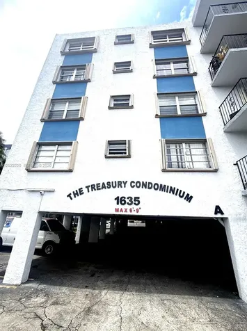 1635 W 44th Place Hialeah FL 33012