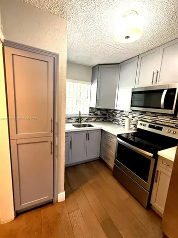 1635 W 44th Place Hialeah FL 33012