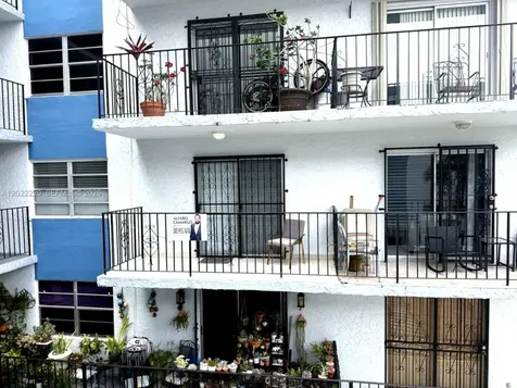 1635 W 44th Place Hialeah FL 33012