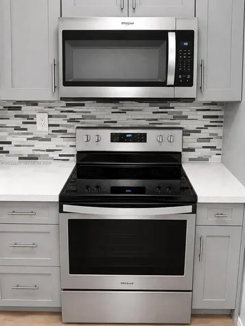1635 W 44th Place Hialeah FL 33012