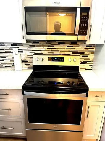 1635 W 44th Place Hialeah FL 33012