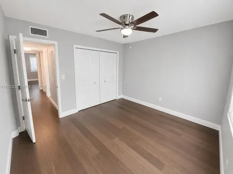 1635 W 44th Place Hialeah FL 33012