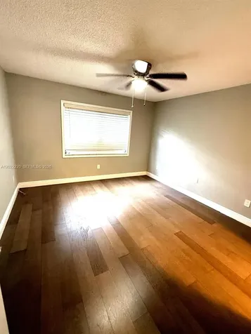 1635 W 44th Place Hialeah FL 33012