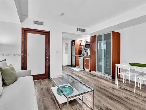 1052 Ocean Drive Miami Beach FL 33139