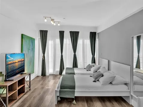 1052 Ocean Drive Miami Beach FL 33139