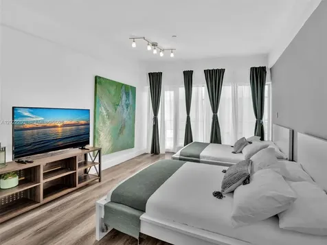 1052 Ocean Drive Miami Beach FL 33139