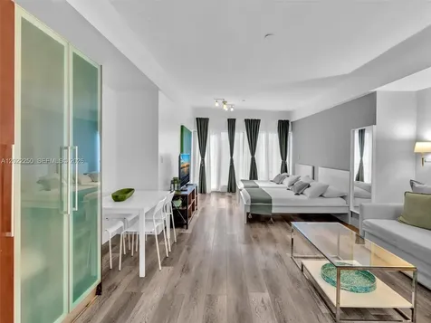 1052 Ocean Drive Miami Beach FL 33139