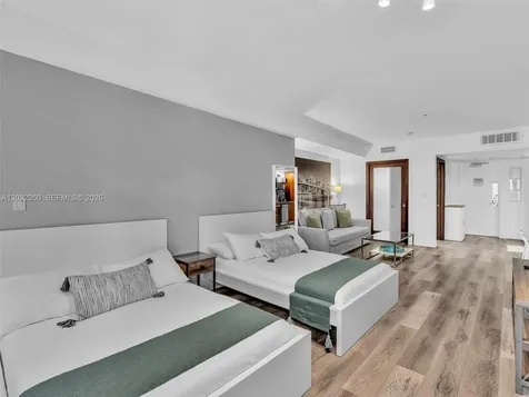 1052 Ocean Drive Miami Beach FL 33139