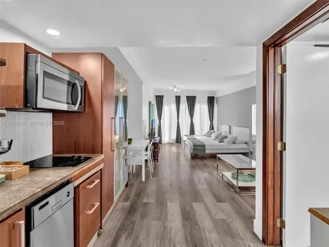 1052 Ocean Drive Miami Beach FL 33139