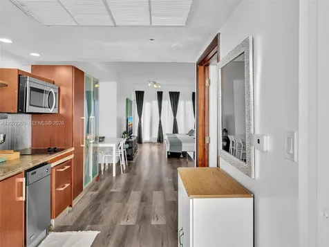 1052 Ocean Drive Miami Beach FL 33139
