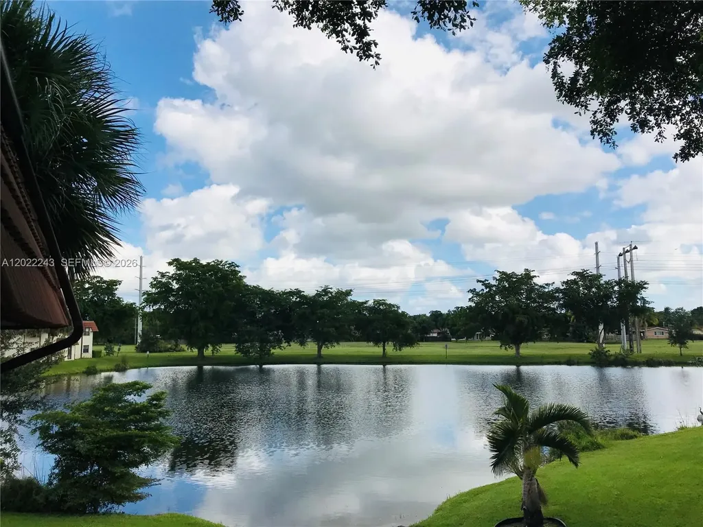 565 NW 100th Place Pembroke Pines FL 33024