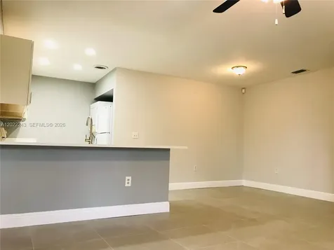 565 NW 100th Place Pembroke Pines FL 33024