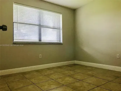 565 NW 100th Place Pembroke Pines FL 33024