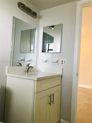 565 NW 100th Place Pembroke Pines FL 33024