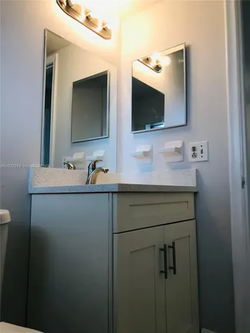 565 NW 100th Place Pembroke Pines FL 33024
