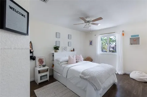 2517 Hunters Run Way Weston FL 33327