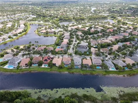 2517 Hunters Run Way Weston FL 33327