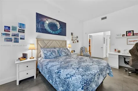 31 SE 5th Street Miami FL 33131