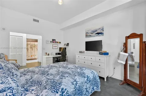 31 SE 5th Street Miami FL 33131