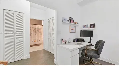 31 SE 5th Street Miami FL 33131