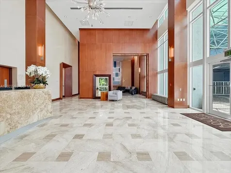 31 SE 5th Street Miami FL 33131