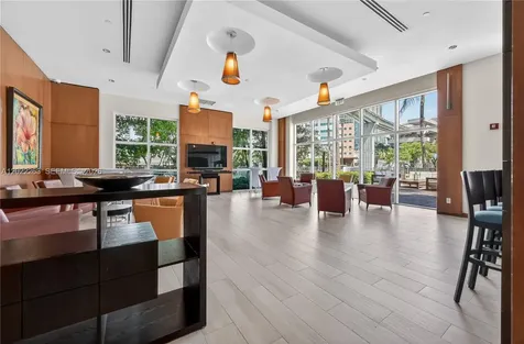 31 SE 5th Street Miami FL 33131