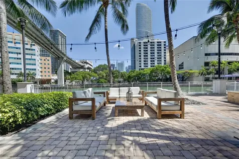 31 SE 5th Street Miami FL 33131