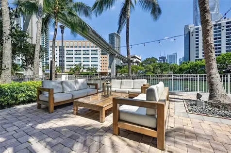 31 SE 5th Street Miami FL 33131