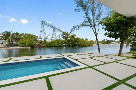 201 NW 14 Way Dania Beach FL 33004