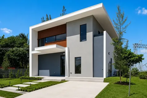 201 NW 14 Way Dania Beach FL 33004