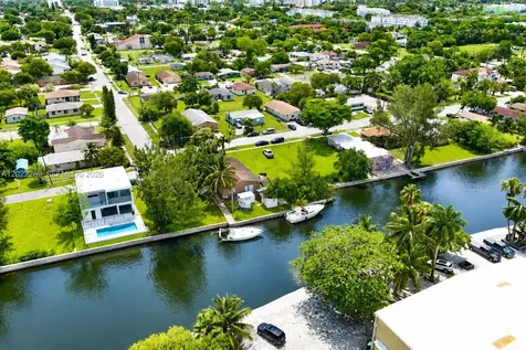 201 NW 14 Way Dania Beach FL 33004