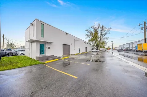 7550 W 2nd Court Hialeah FL 33014