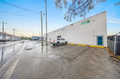 7550 W 2nd Court Hialeah FL 33014