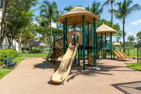 19501 W Country Club Drive Aventura FL 33180
