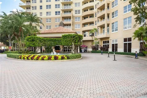 19501 W Country Club Drive Aventura FL 33180