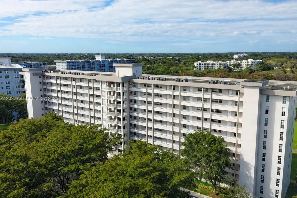 605 Oaks Drive Pompano Beach FL 33069