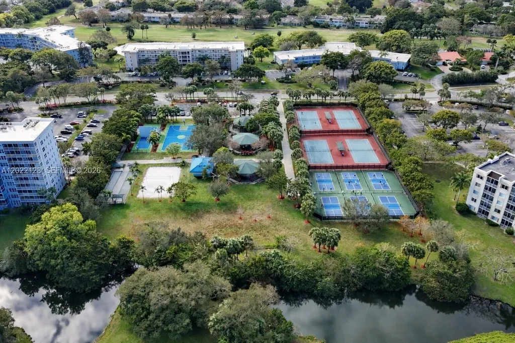 605 Oaks Drive Pompano Beach FL 33069