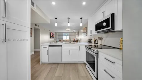 605 Oaks Drive Pompano Beach FL 33069