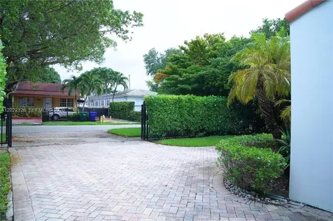 2338 SW 11th Street Miami FL 33135