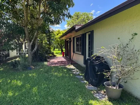 2736 Carnation Court Delray Beach FL 33445