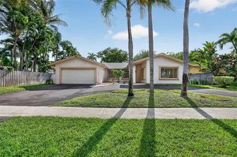 1660 NW 94th Avenue Plantation FL 33322