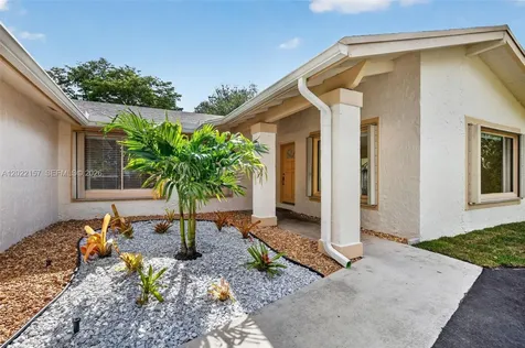 1660 NW 94th Avenue Plantation FL 33322